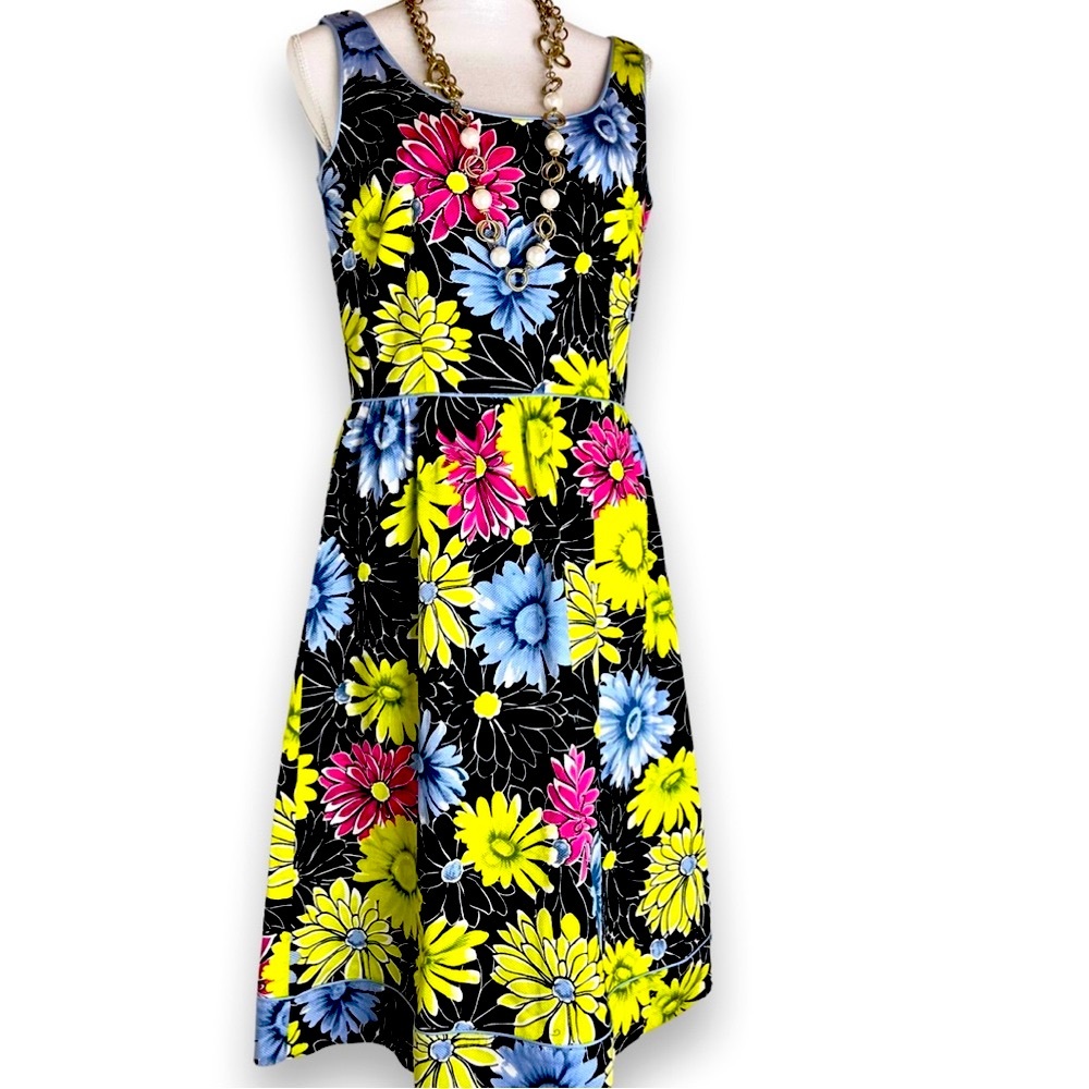 MADISON STUDIO Fit and Flare Bright and Fun Flowered Dress Sz 8.